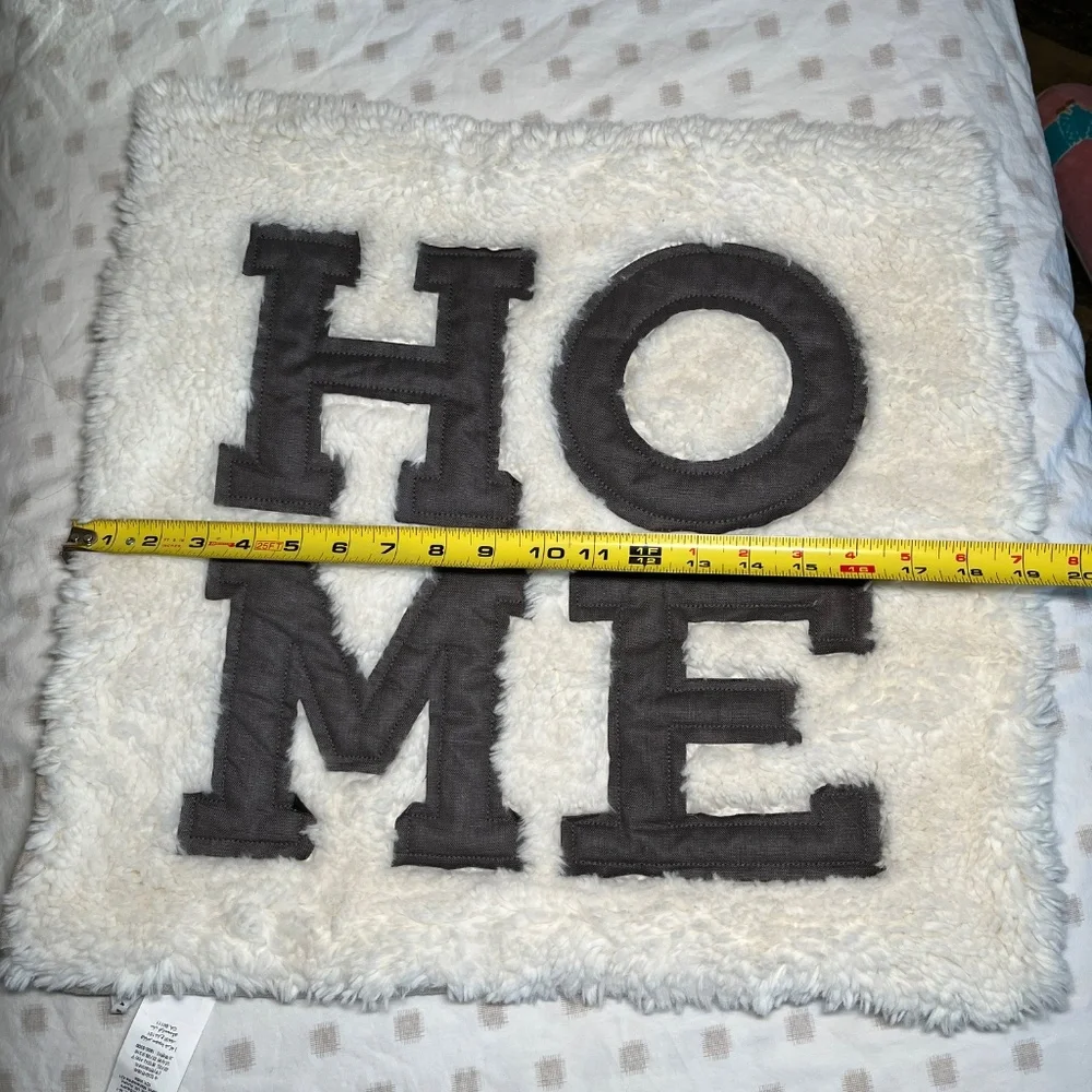 HOME Pottery Barn Faux Fur Sherpa Trimmed Pillow Cover (only) 20